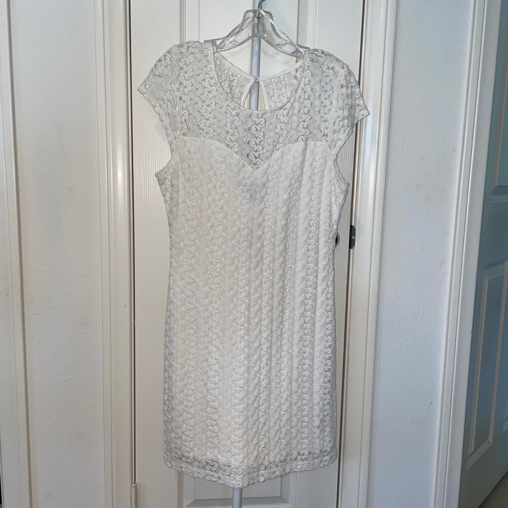 NWT! White crochet sweetheart neckline lined knee length dress. Large.
